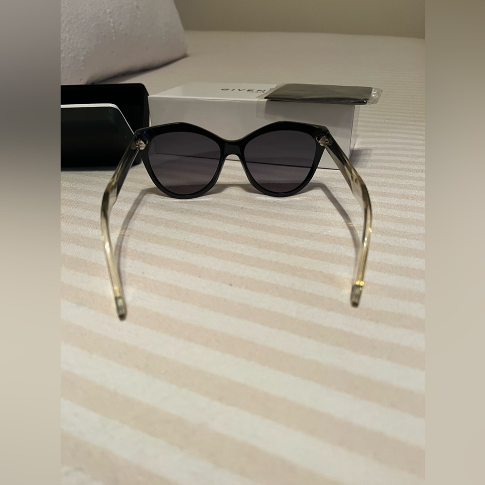 NEW IN BOX | Women’s Givenchy 55MM Oversized Round Tortoiseshell Sunglasses - Picture 6 of 9